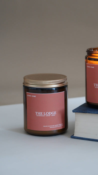 JEUNE HOME - The Lodge- scented candle in amber jar 200g